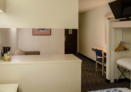 Super 8 By Wyndham Pensacola