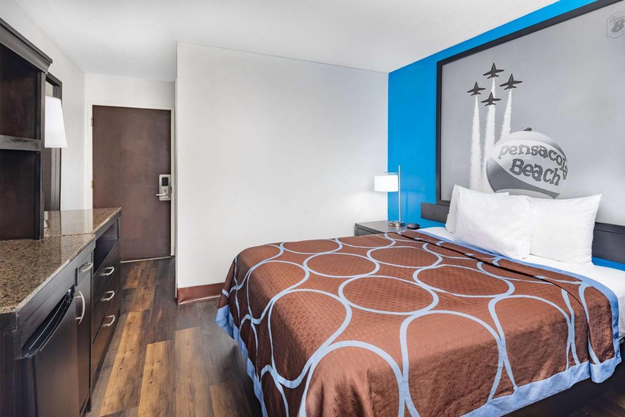 Super 8 By Wyndham Pensacola Hotel