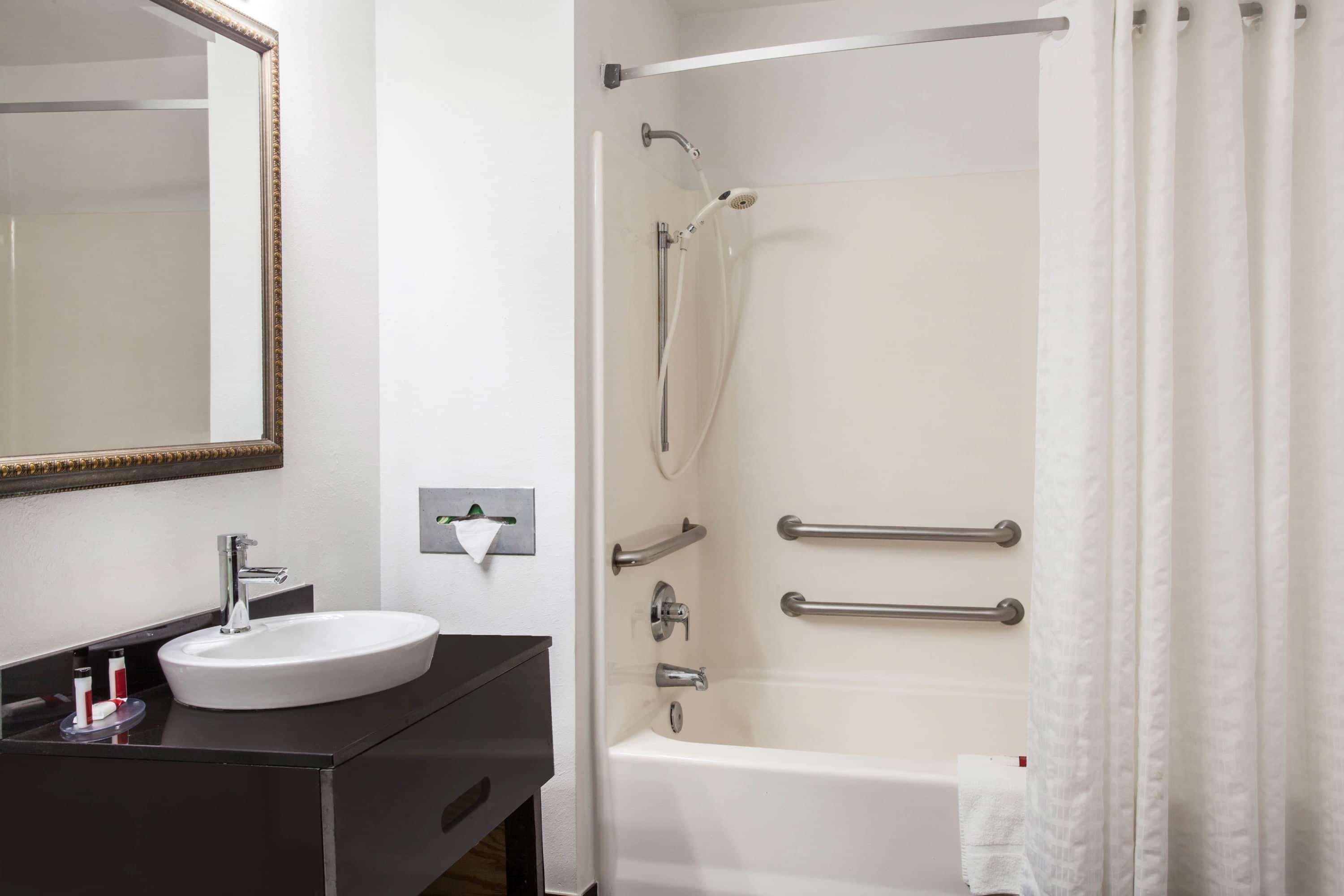 Super 8 By Wyndham Pensacola 2*