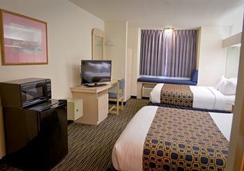 Super 8 By Wyndham Pensacola 2*