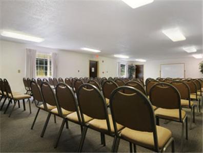 Super 8 By Wyndham Pensacola Hotel