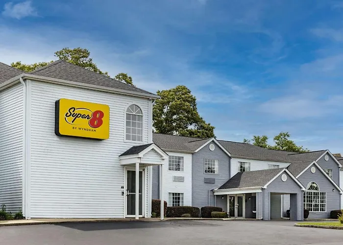 Super 8 By Wyndham Pensacola