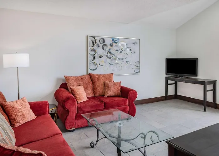 Super 8 By Wyndham Pensacola