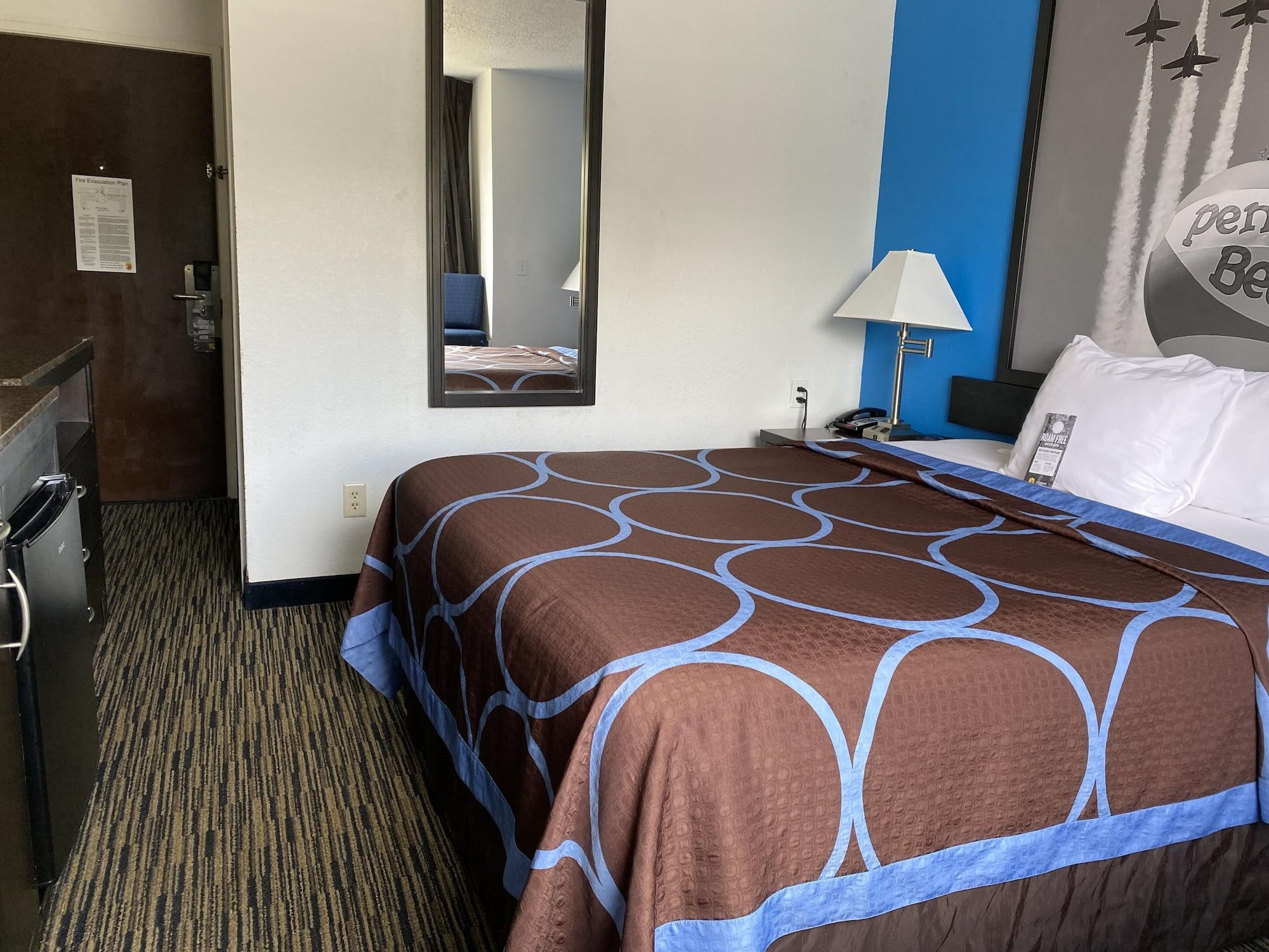 Hotel Super 8 By Wyndham Pensacola 2*