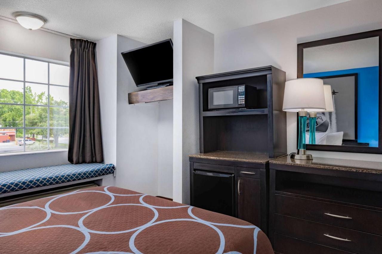 Hotel Super 8 By Wyndham Pensacola 2*