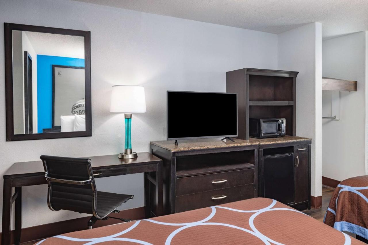 Super 8 By Wyndham Pensacola 2*