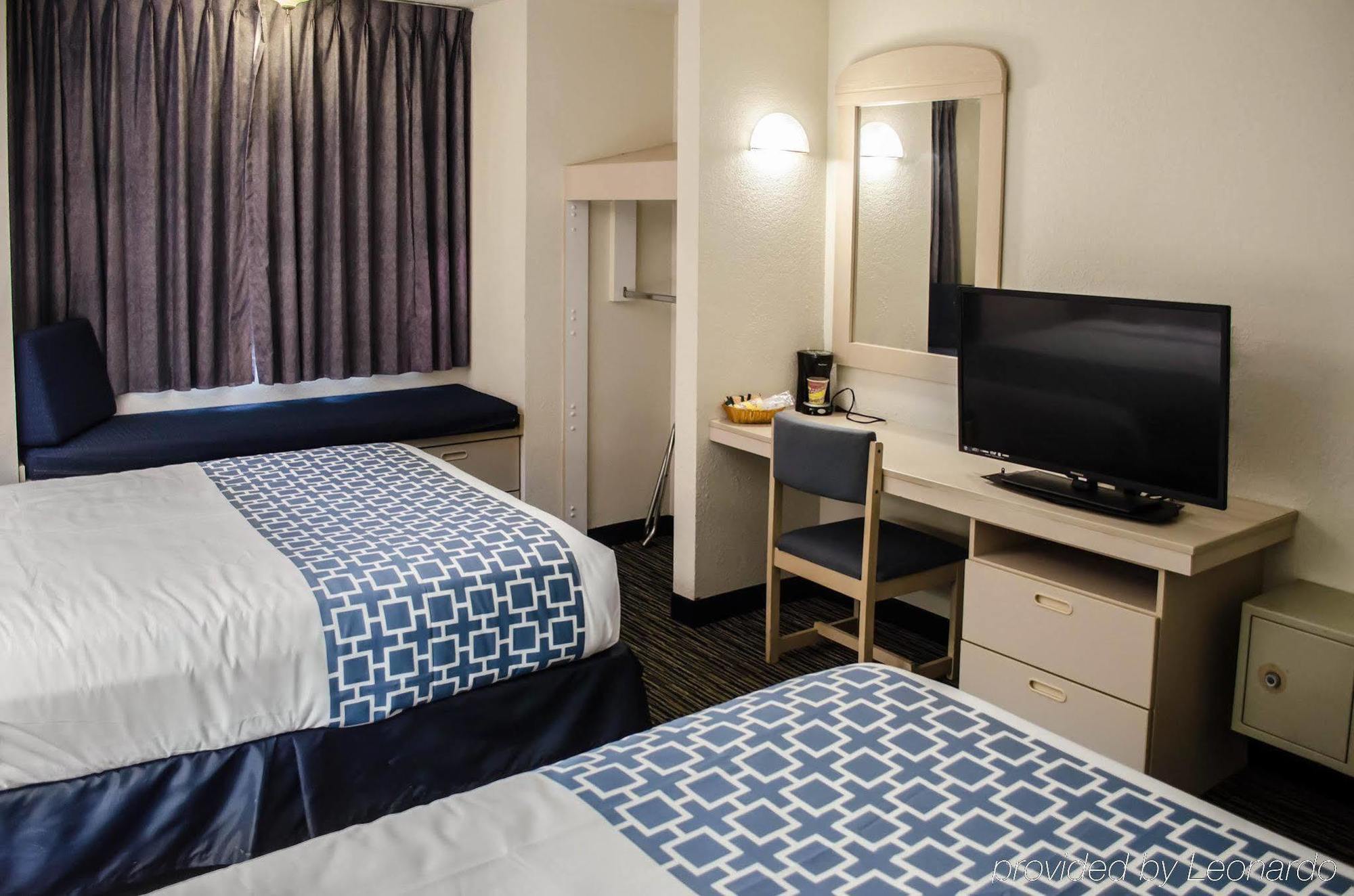 Hotel Super 8 By Wyndham Pensacola 2*