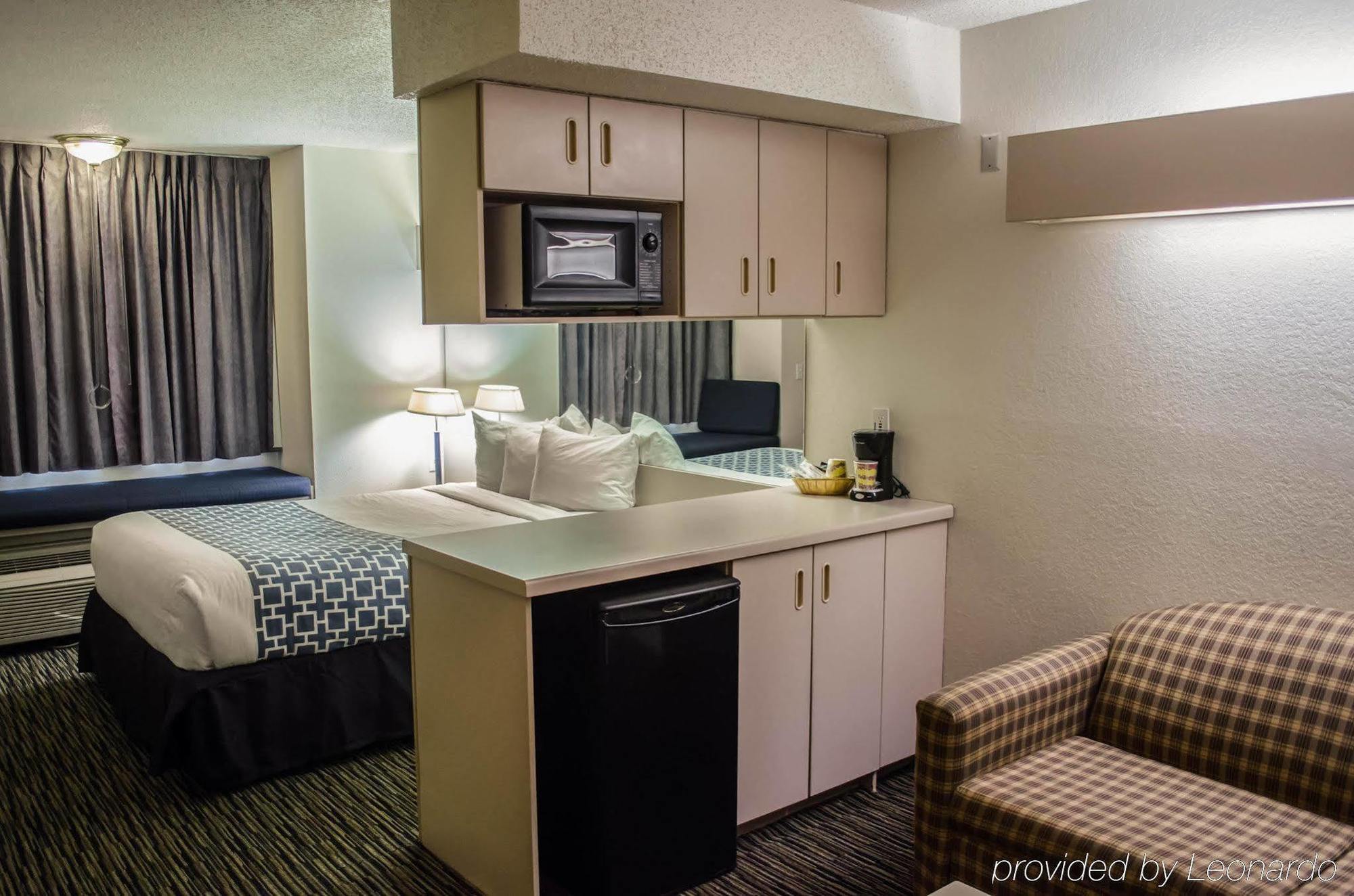 Hotel Super 8 By Wyndham Pensacola