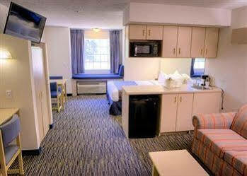 Hotel Super 8 By Wyndham Pensacola Ferry Pass