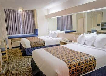 Super 8 By Wyndham Pensacola Hotel